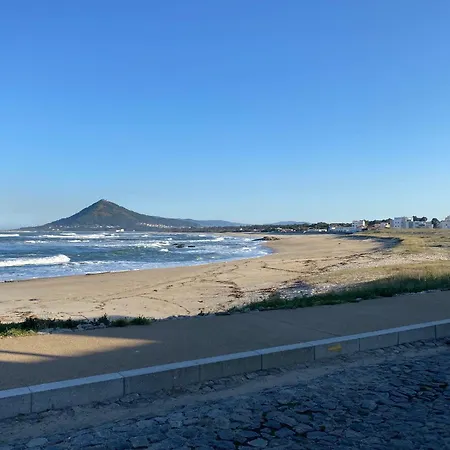 House Moledo Sea View *